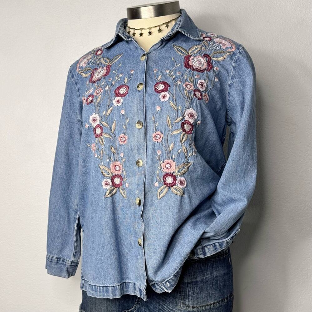Vintage 90s Floral Embroidered Long Sleeve Denim Button Shirt Costal Cowgirl